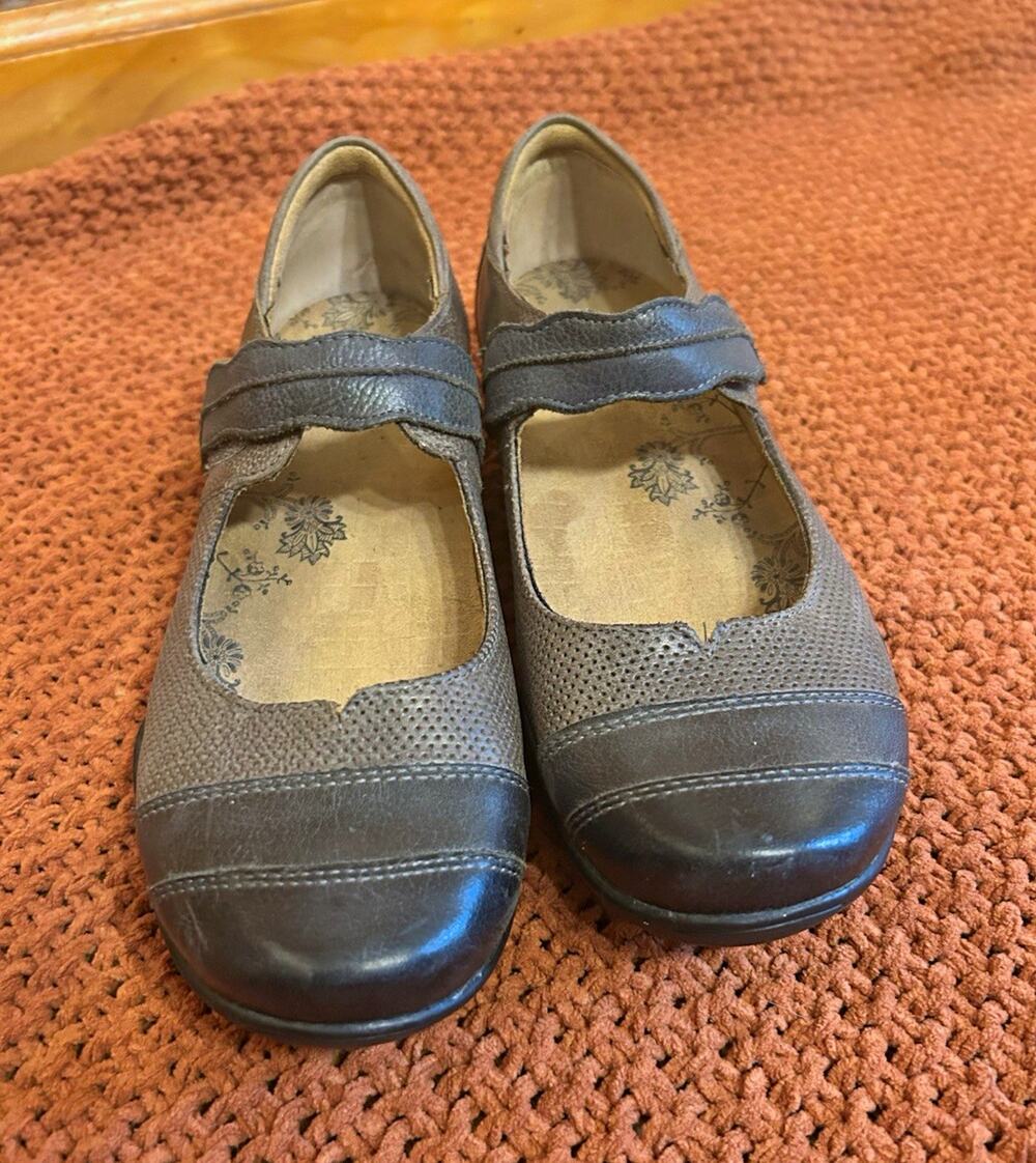 Taos Mary Jane Flats Gray Leather Button Strap Round Toe Rubber Sole 7.5 M